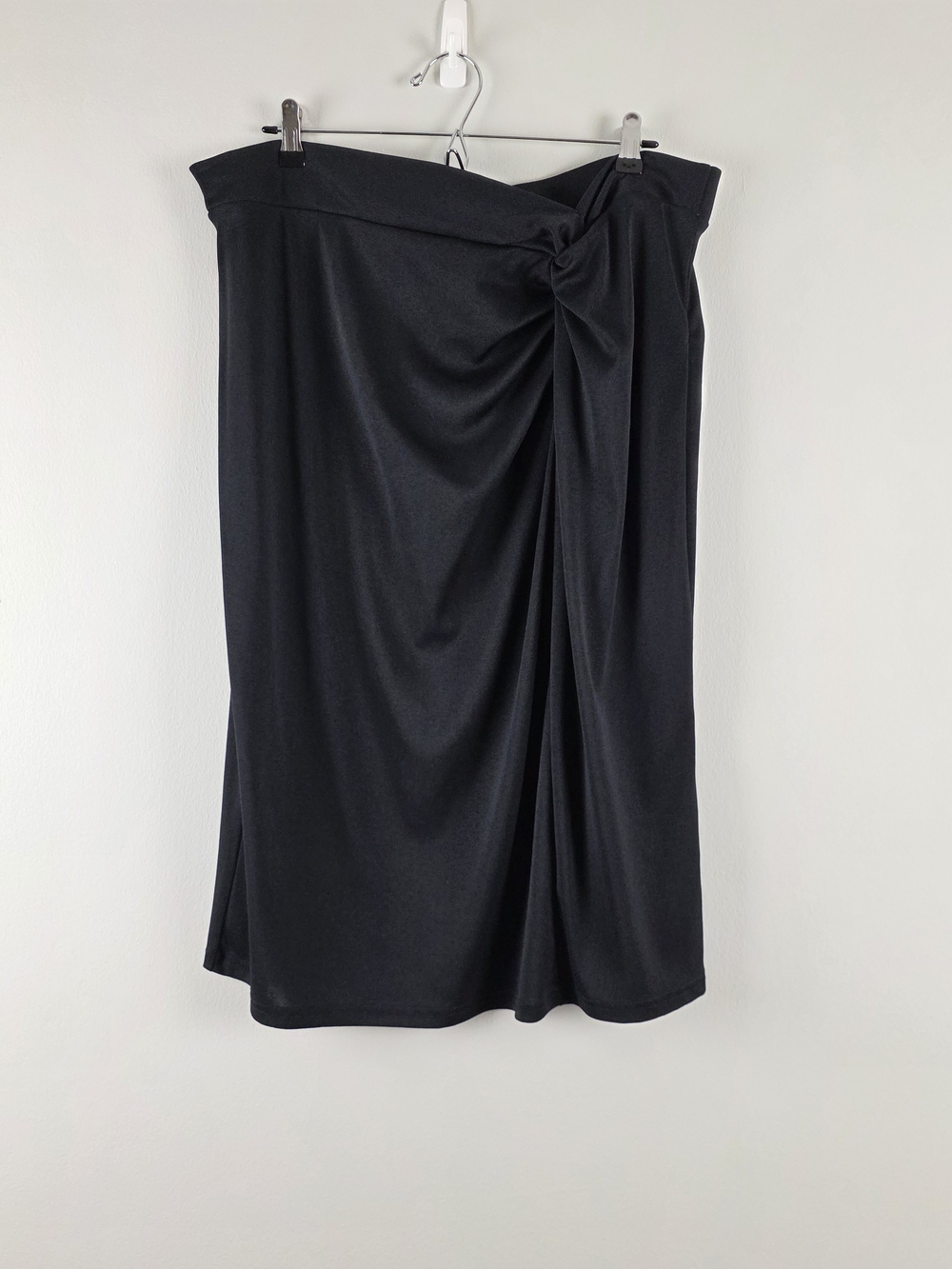 Black Knot-Detail Midi Skirt